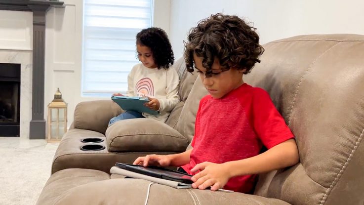 A national survey by the On Our Sleeves Movement for Children’s Mental Health reveals parents’ growing concerns about how social media affects their kids’ mental health. Experts say watching social content together and setting clear guidelines for social media use can help keep the lines of communication open and address potential negative impacts on mood and self-esteem.